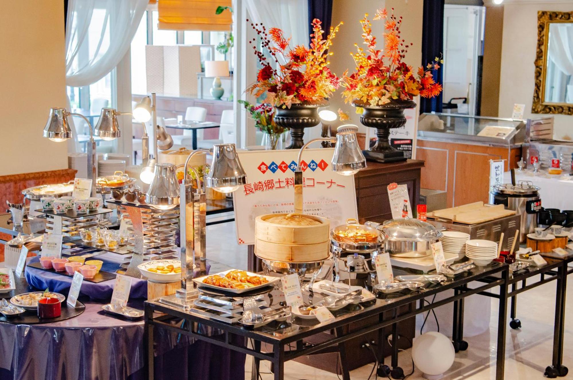 Hotel Den Haag Huis Ten Bosch Сасебо Екстериор снимка A buffet at a hotel