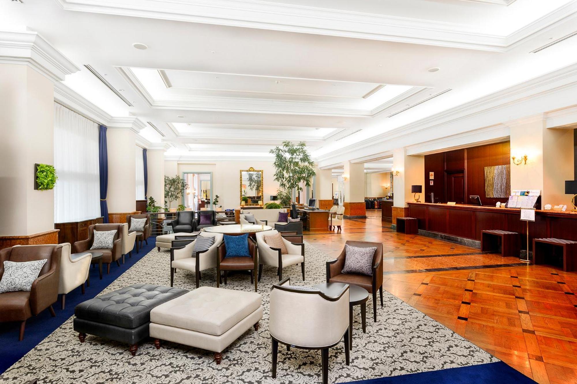 Hotel Den Haag Huis Ten Bosch Сасебо Екстериор снимка The lobby of the hotel